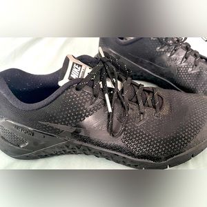 Nike woman’s Metcon 4